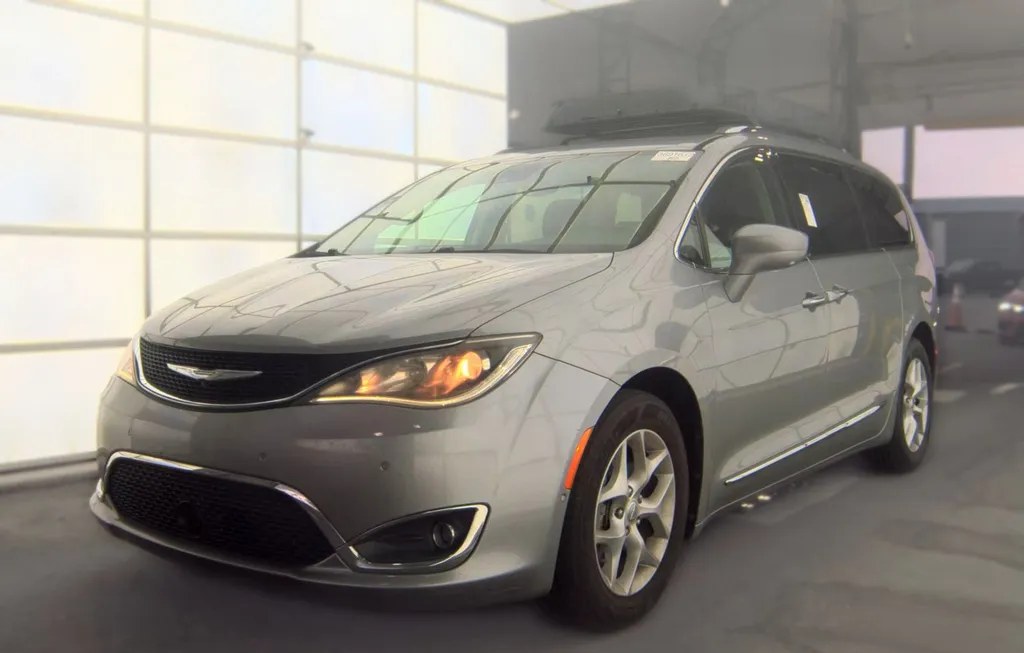 2017 CHRYSLER PACIFICA TOURING L PLUS 121.6" WB - 1