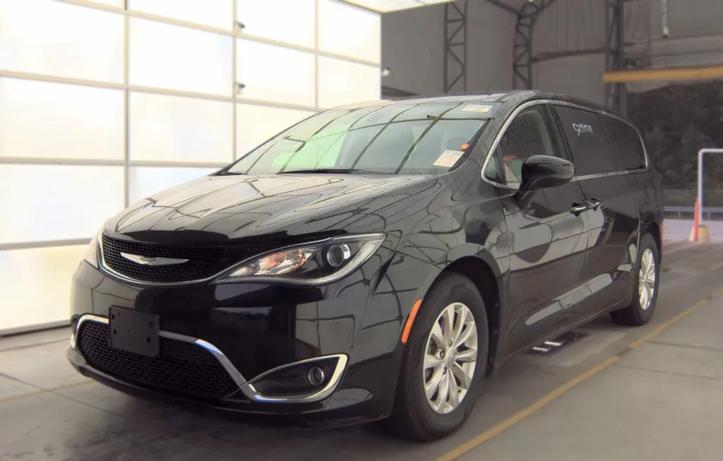 2019 CHRYSLER PACIFICA TOURING PLUS 121.6" WB - 1