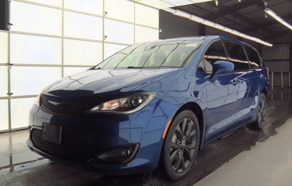 2019 CHRYSLER PACIFICA TOURING PLUS 121.6" WB - 1