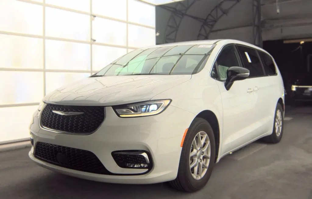 2024 CHRYSLER PACIFICA TOURING 121.6" WB - 1