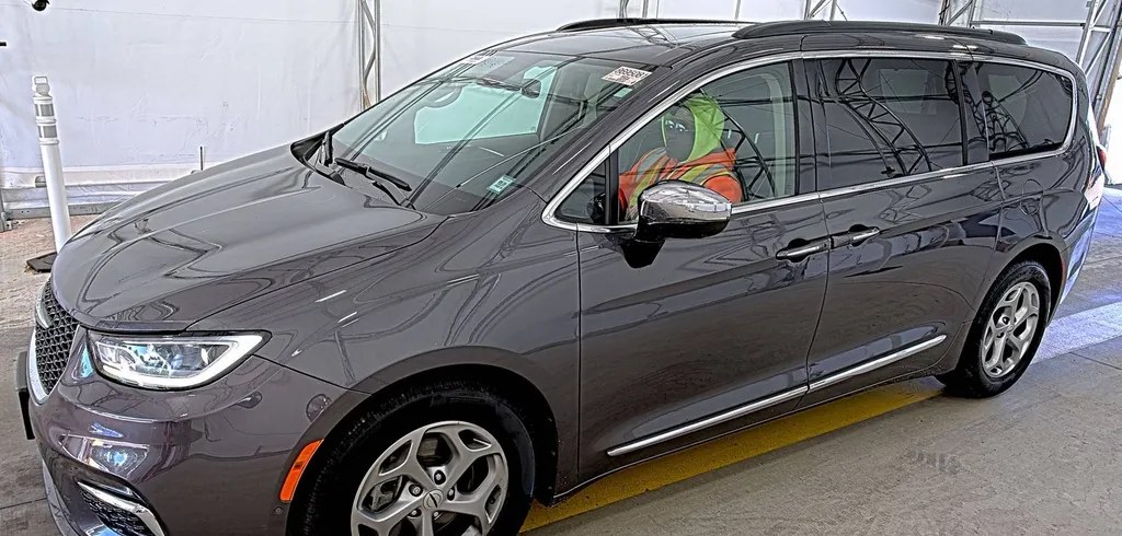 2023 CHRYSLER PACIFICA LIMITED 121.6" WB - 1