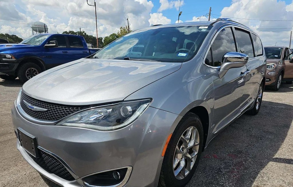 2018 CHRYSLER PACIFICA LIMITED 121.6" WB - 1
