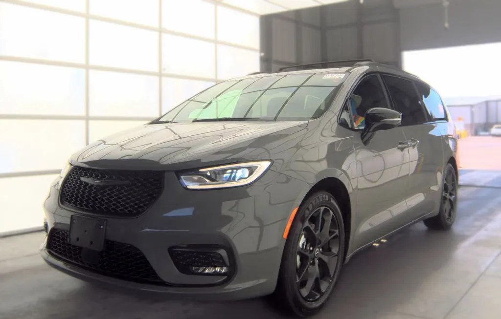 2025 CHRYSLER PACIFICA LIMITED 121.6" WB - 1