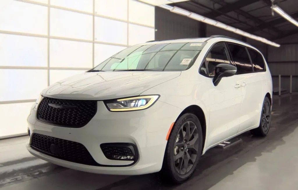 2025 CHRYSLER PACIFICA LIMITED 121.6" WB - 1