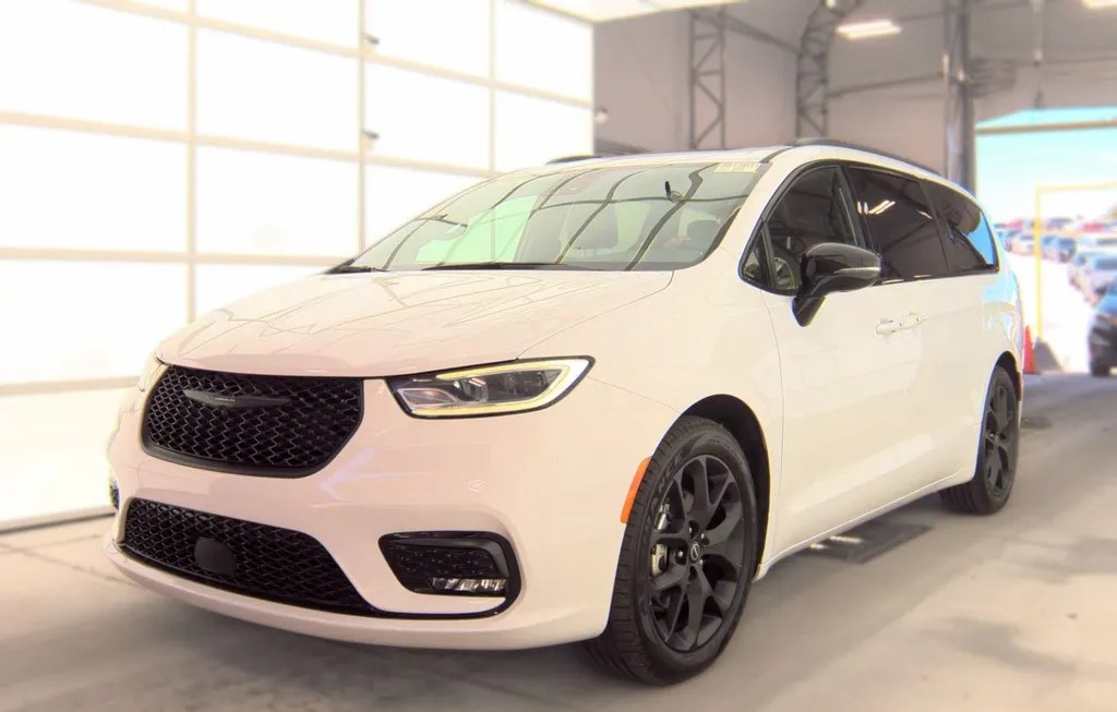 2025 CHRYSLER PACIFICA LIMITED 121.6" WB - 1