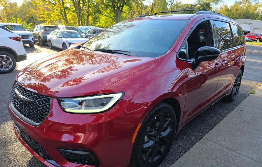 2025 CHRYSLER PACIFICA LIMITED 121.6" WB - 1