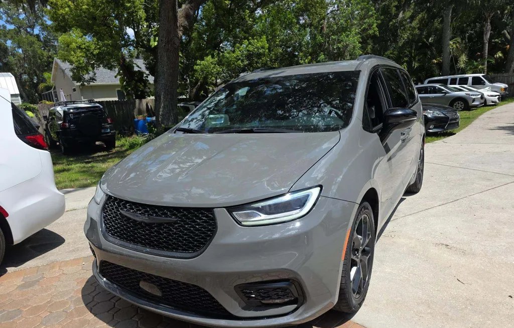 2025 CHRYSLER PACIFICA LIMITED 121.6" WB - 1
