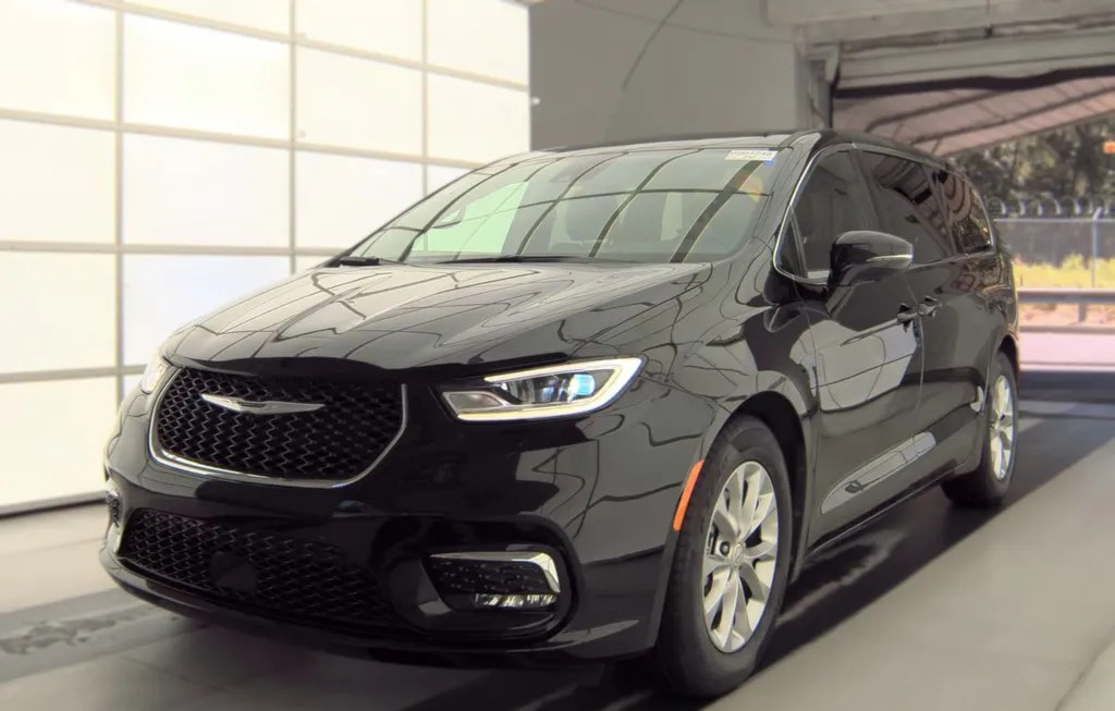 2026 CHRYSLER PACIFICA LIMITED 121.6" WB - 1