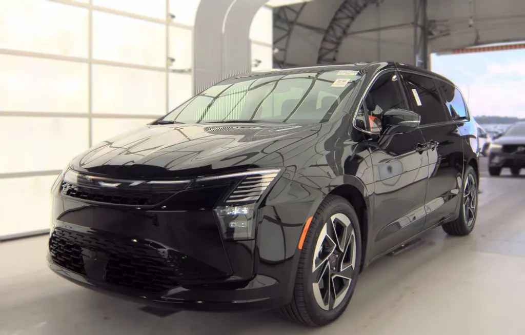 2027 CHRYSLER PACIFICA LIMITED 121.6" WB - 1