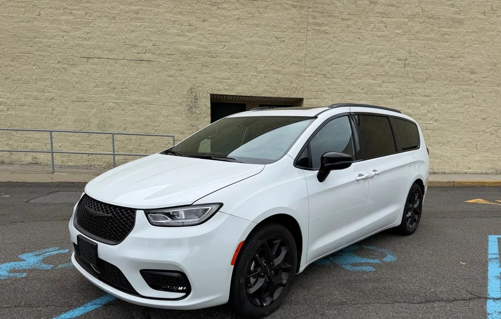 2025 CHRYSLER PACIFICA LIMITED 121.6" WB - 1