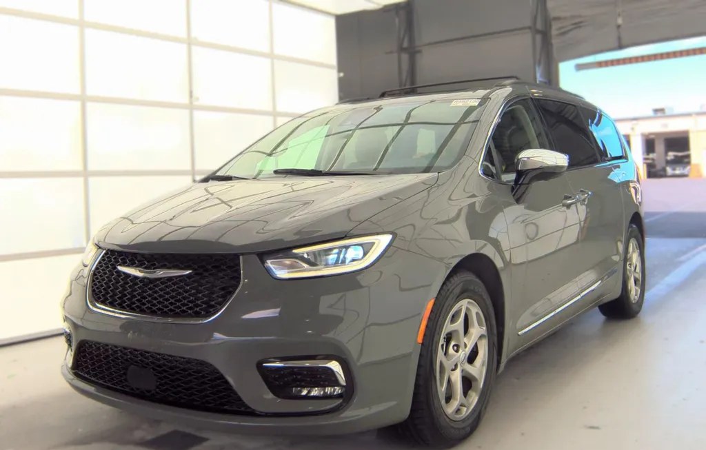 2023 CHRYSLER PACIFICA LIMITED 121.6" WB - 1