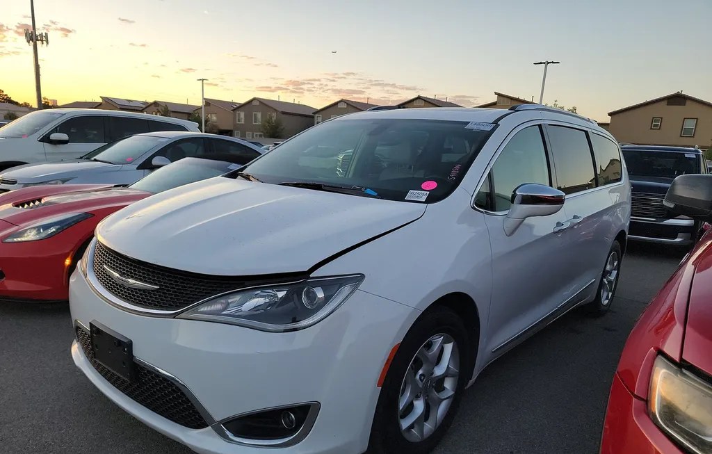 2020 CHRYSLER PACIFICA LIMITED 121.6" WB - 1