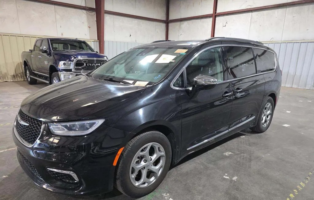 2023 CHRYSLER PACIFICA LIMITED 121.6" WB - 1
