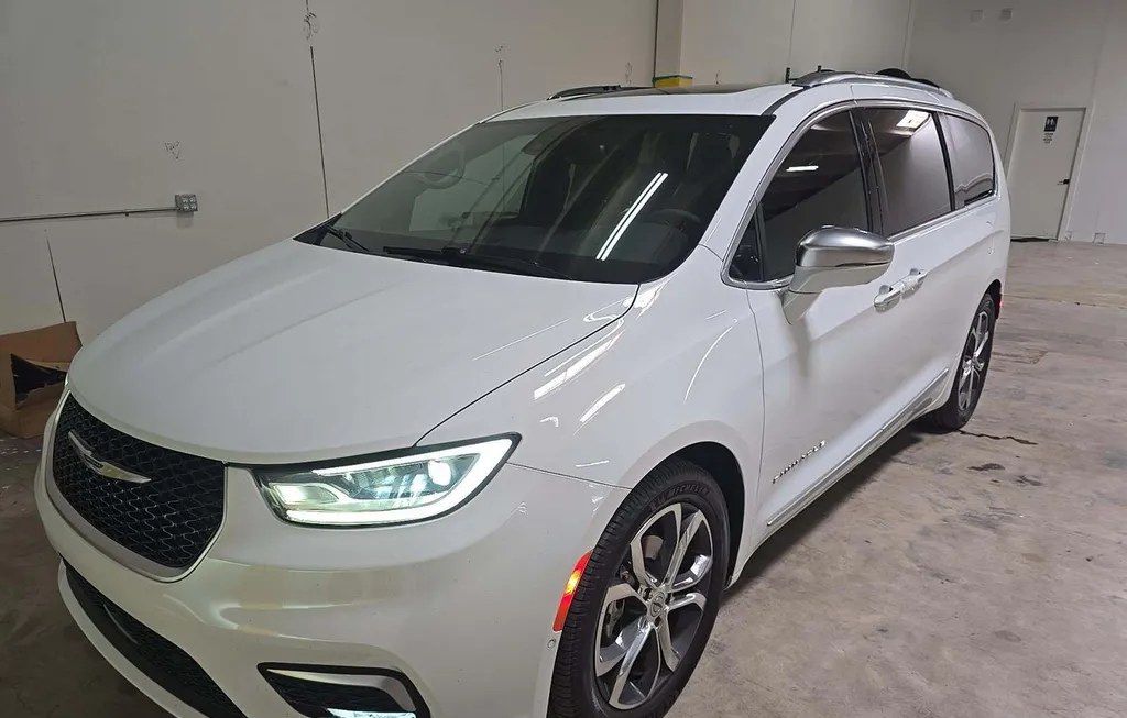 2022 CHRYSLER PACIFICA PINNACLE 121.6" WB - 1