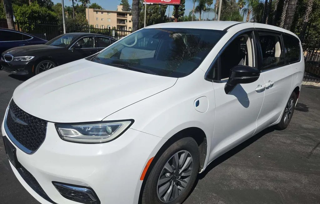 2024 CHRYSLER PACIFICA HYBRID SELECT 121.6" WB - 1