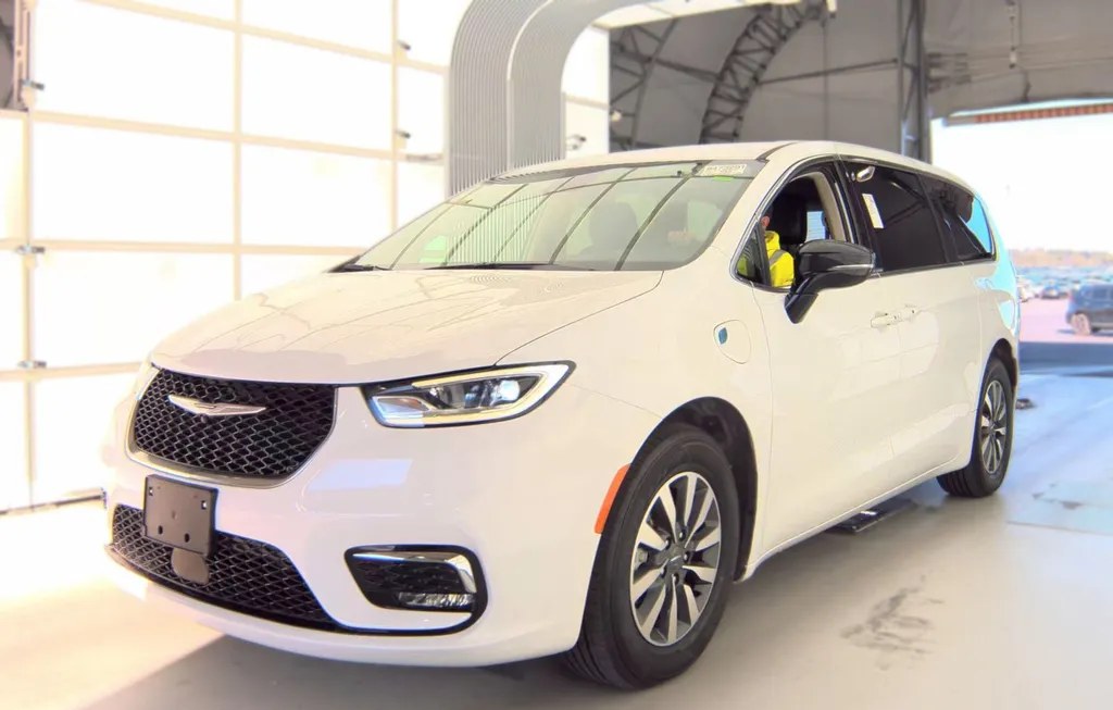2024 CHRYSLER PACIFICA HYBRID SELECT 121.6" WB - 1
