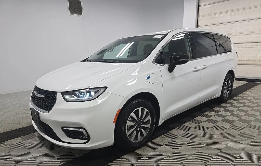 2024 CHRYSLER PACIFICA HYBRID SELECT 121.6" WB - 1