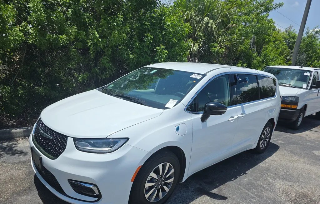 2024 CHRYSLER PACIFICA HYBRID SELECT 121.6" WB - 1