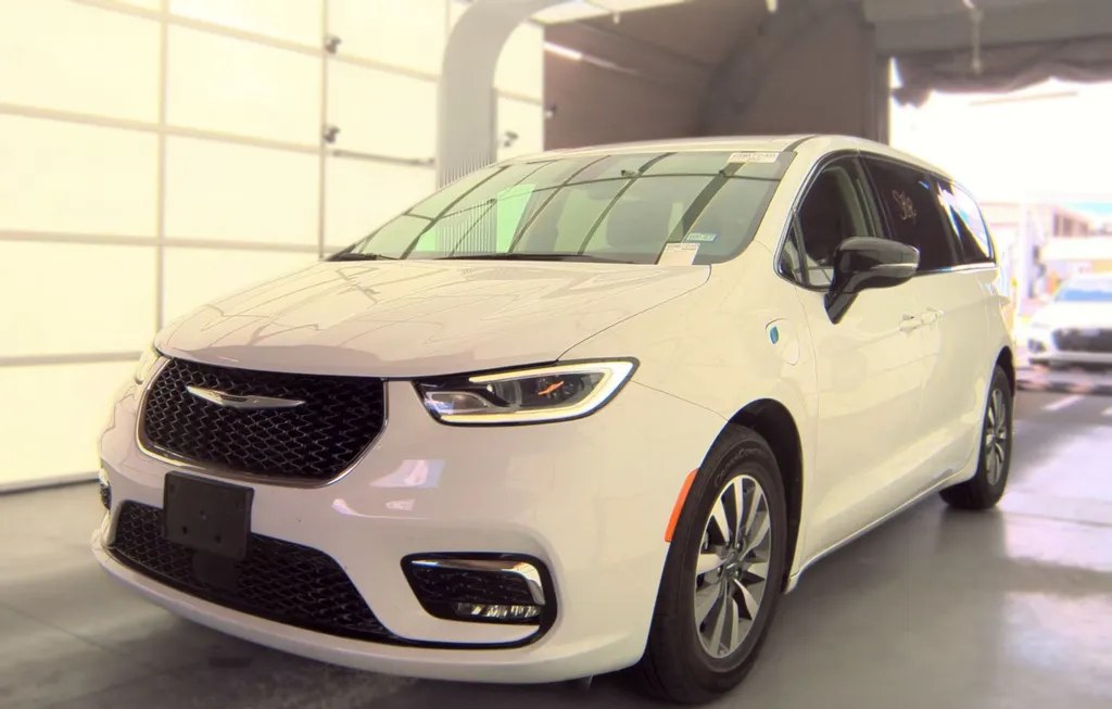 2024 CHRYSLER PACIFICA HYBRID SELECT 121.6" WB - 1