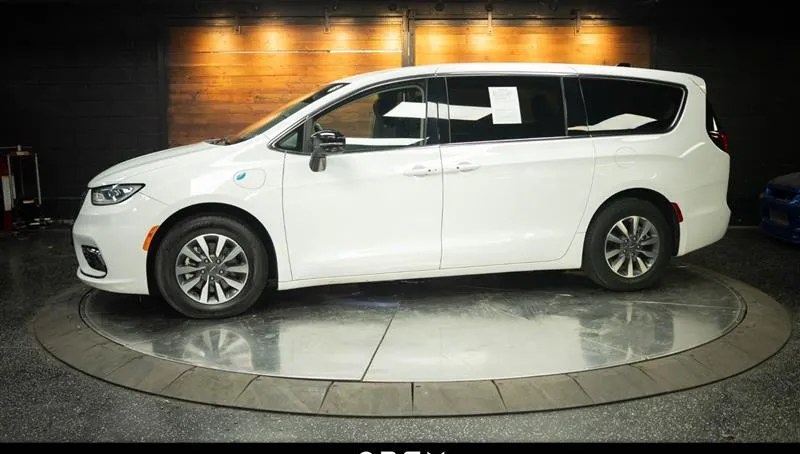 2024 CHRYSLER PACIFICA HYBRID SELECT 121.6" WB - 1