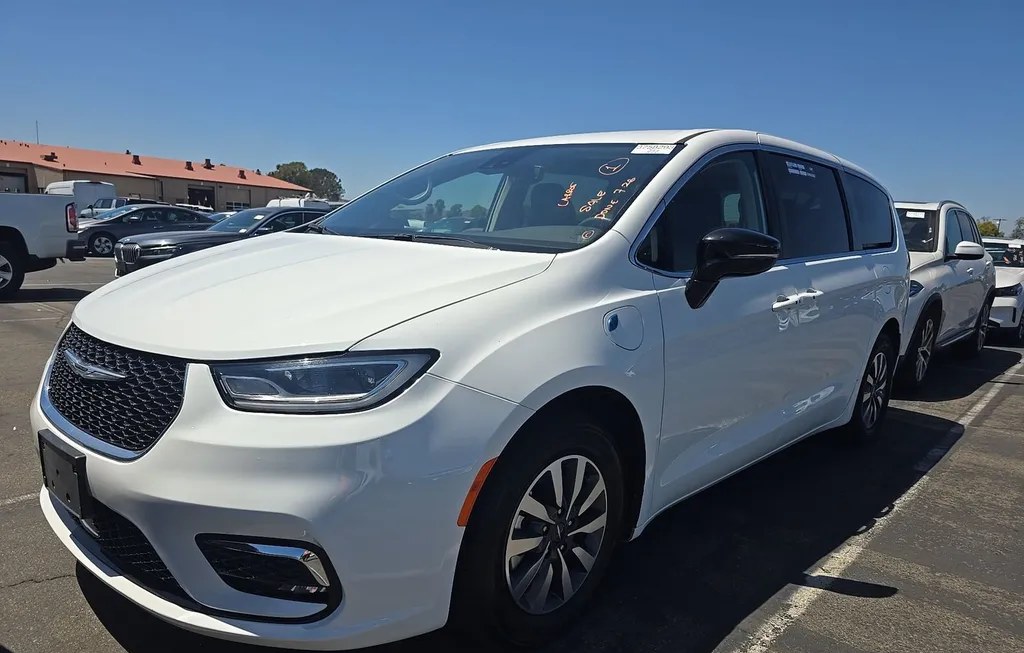 2024 CHRYSLER PACIFICA HYBRID SELECT 121.6" WB - 1