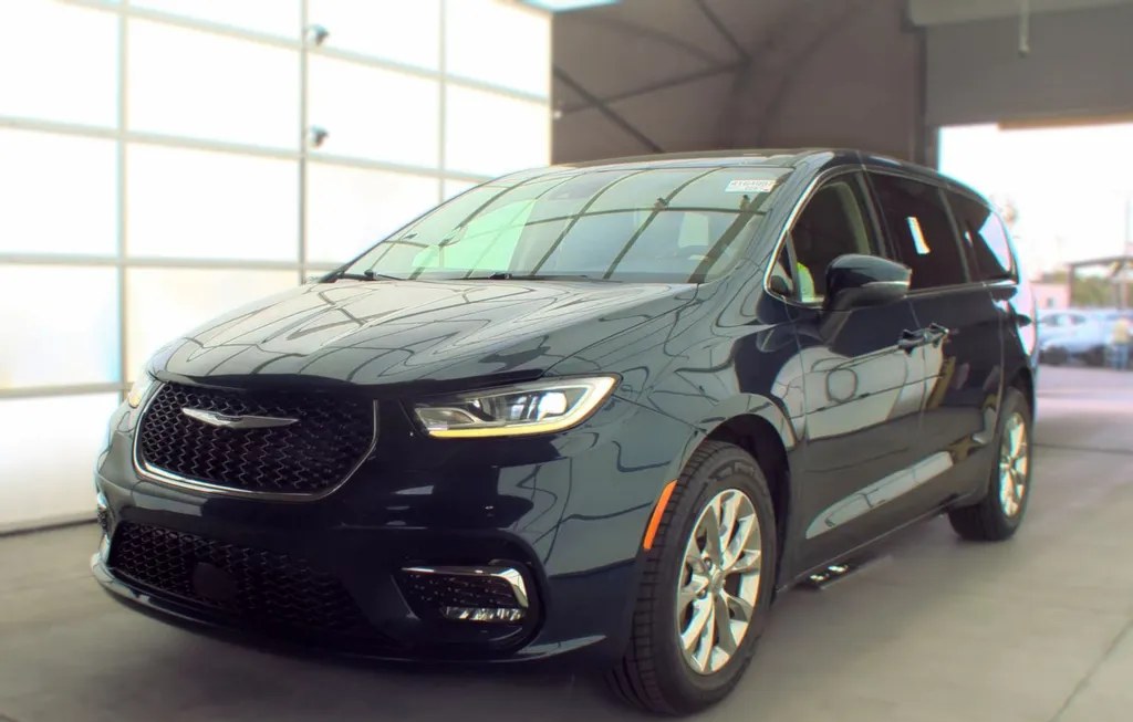 2023 CHRYSLER PACIFICA TOURING L 121.6" WB - 1