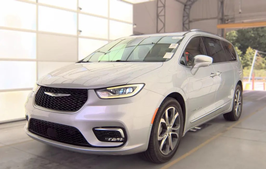 2022 CHRYSLER PACIFICA PINNACLE 121.6" WB - 1
