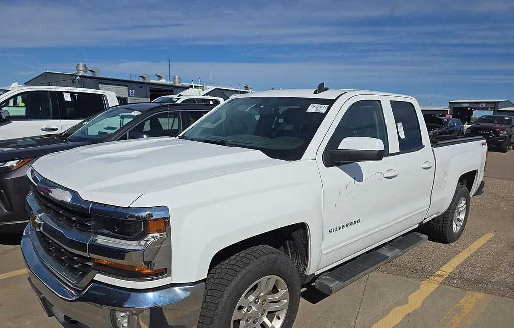 2019 CHEVROLET SILVERADO 1500 LD LT EXTENDED CAB MEDIUM BED 1LT - 1