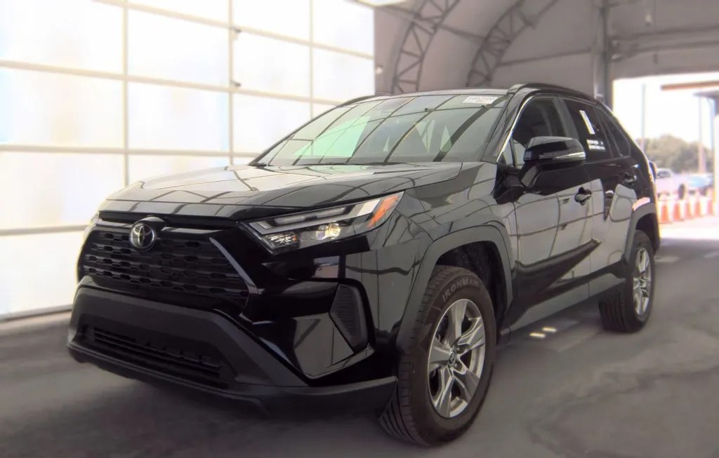 2024 TOYOTA RAV4 XLE - 1
