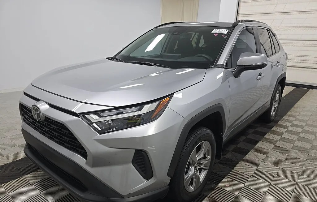 2024 TOYOTA RAV4 XLE - 1