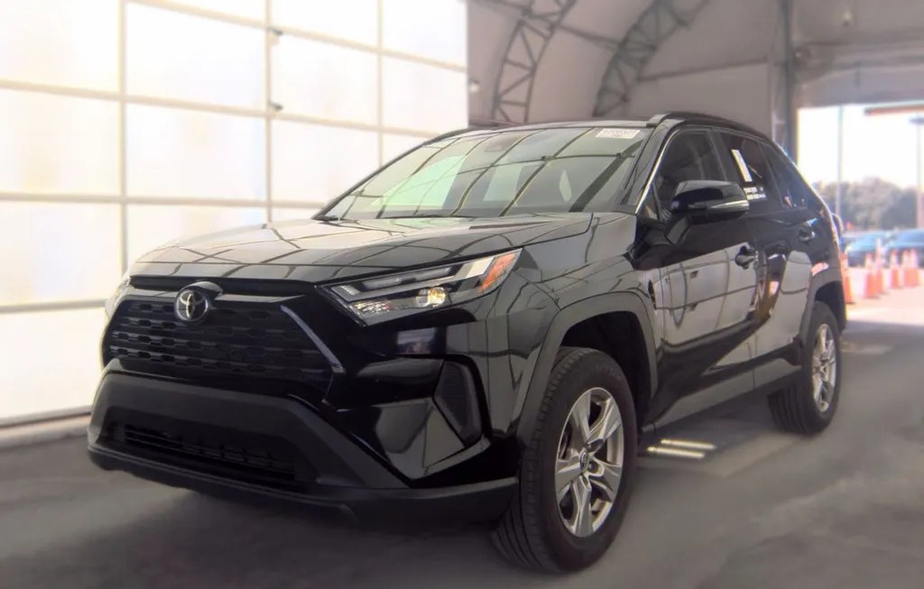 2025 TOYOTA RAV4 XLE - 1