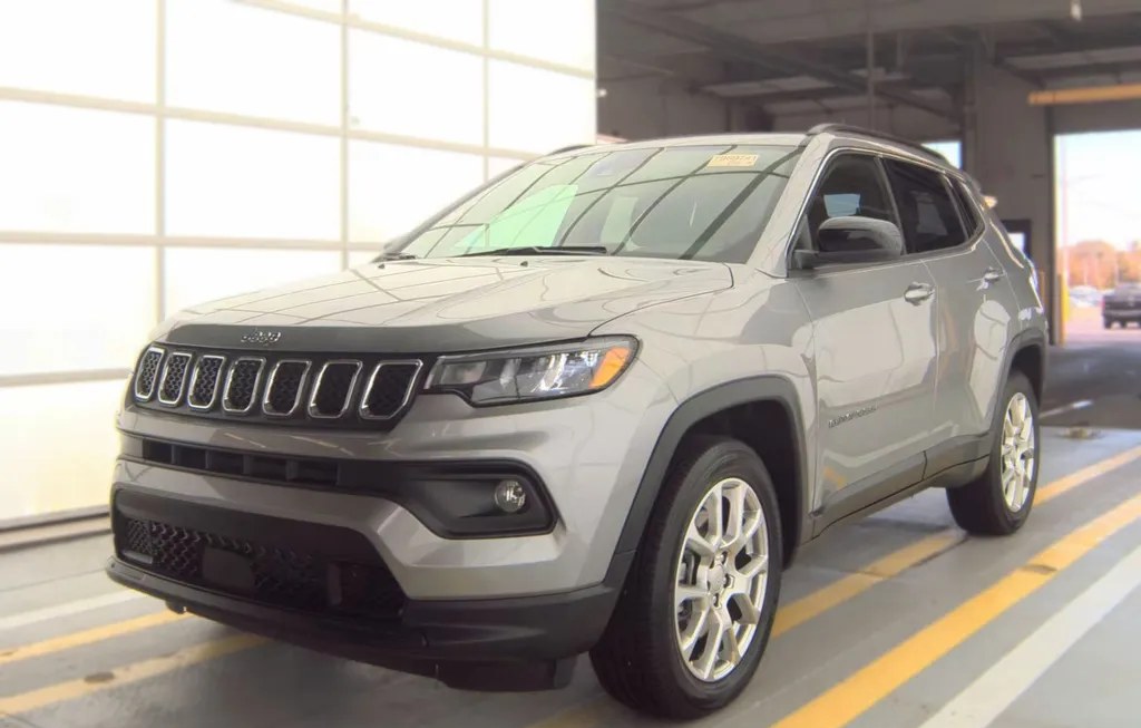 2023 JEEP COMPASS LATITUDE LUX - 1