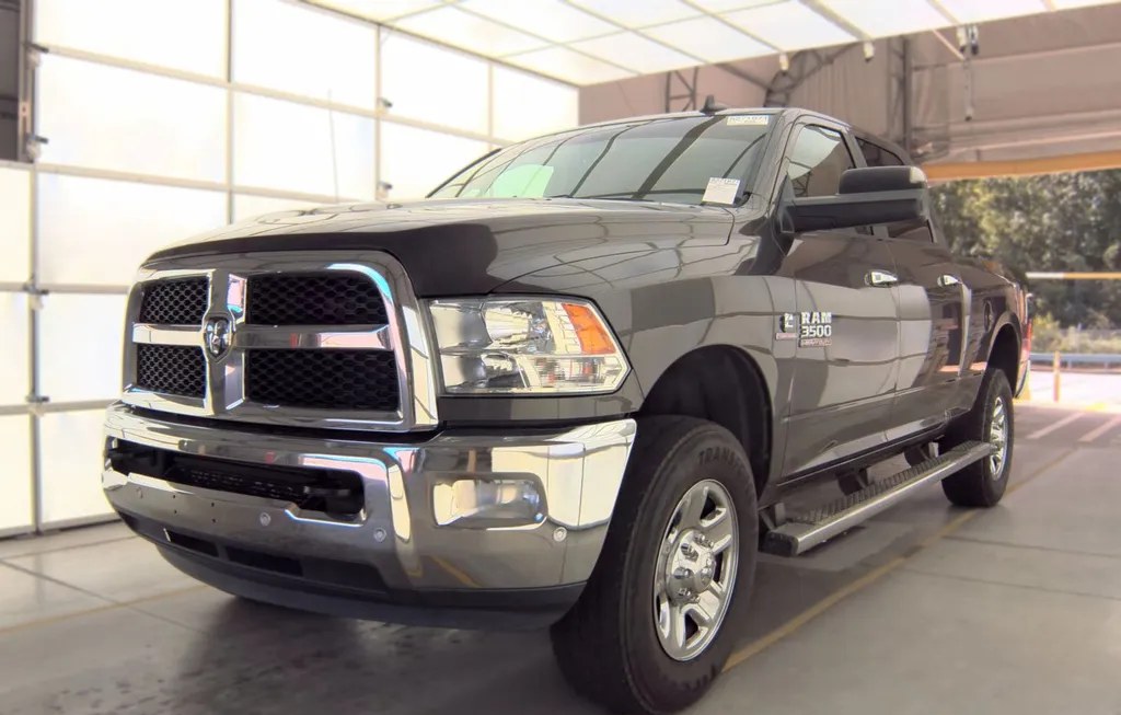 2018 RAM 3500 SLT CREW CAB MEDIUM BED - 1