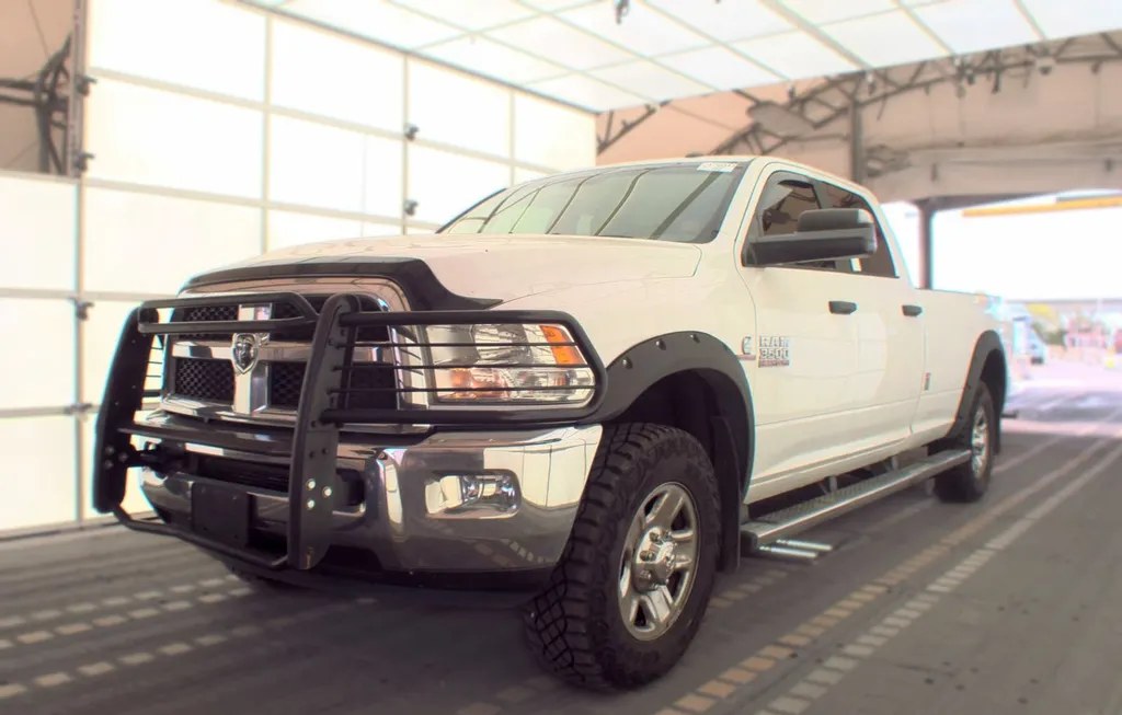 2017 RAM 3500 SLT CREW CAB LONG BED - 1