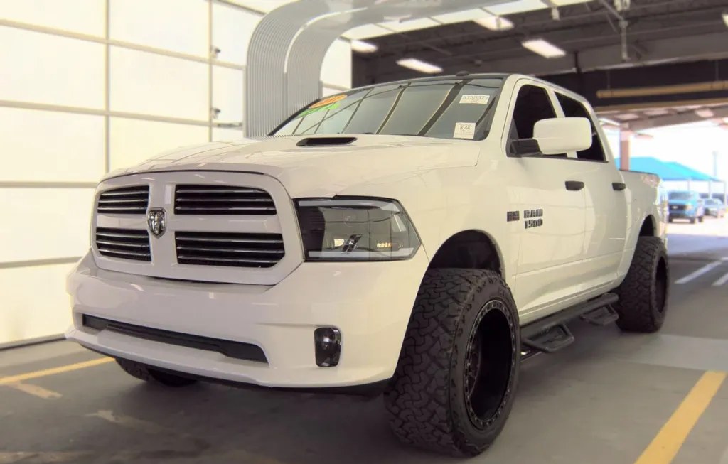 2017 RAM 1500 EXPRESS CREW CAB SHORT BED - 1