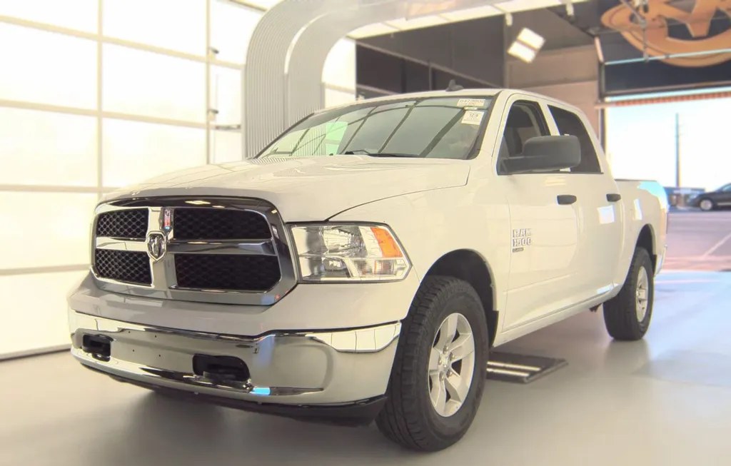 2022 RAM 1500 CLASSIC SLT CREW CAB SHORT BED - 1