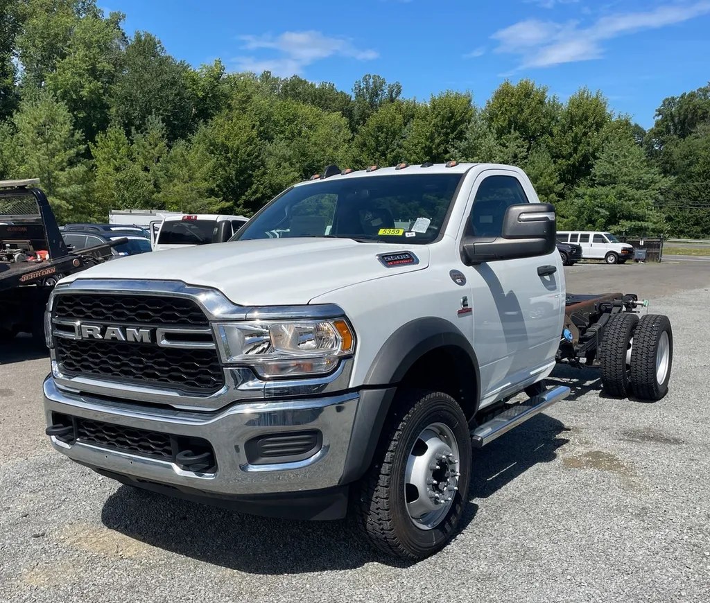 2024 RAM 5500 CAB CHASSIS TRADESMAN REGULAR CAB DRW - 1