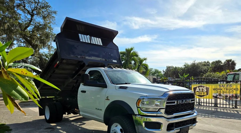2020 RAM 5500 CAB CHASSIS TRADESMAN REGULAR CAB DRW - 1