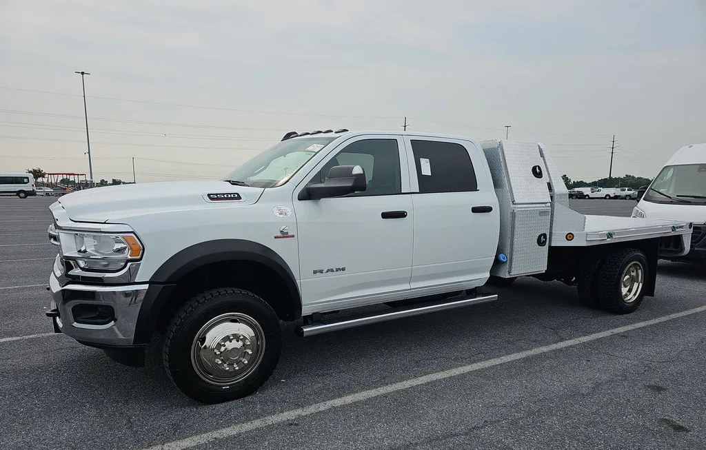 2021 RAM 5500 CAB CHASSIS TRADESMAN CREW CAB DRW - 1