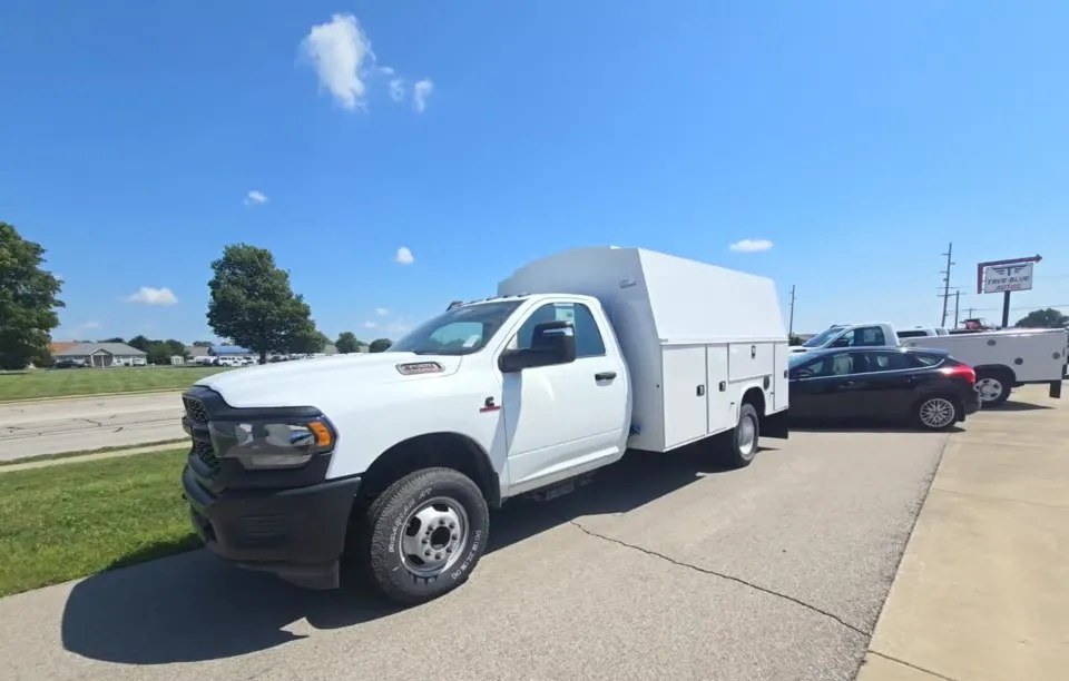 2023 RAM 3500 CAB CHASSIS TRADESMAN REGULAR CAB DRW - 1