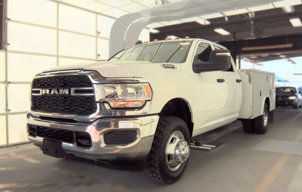 2024 RAM 3500 CAB CHASSIS TRADESMAN CREW CAB DRW - 1