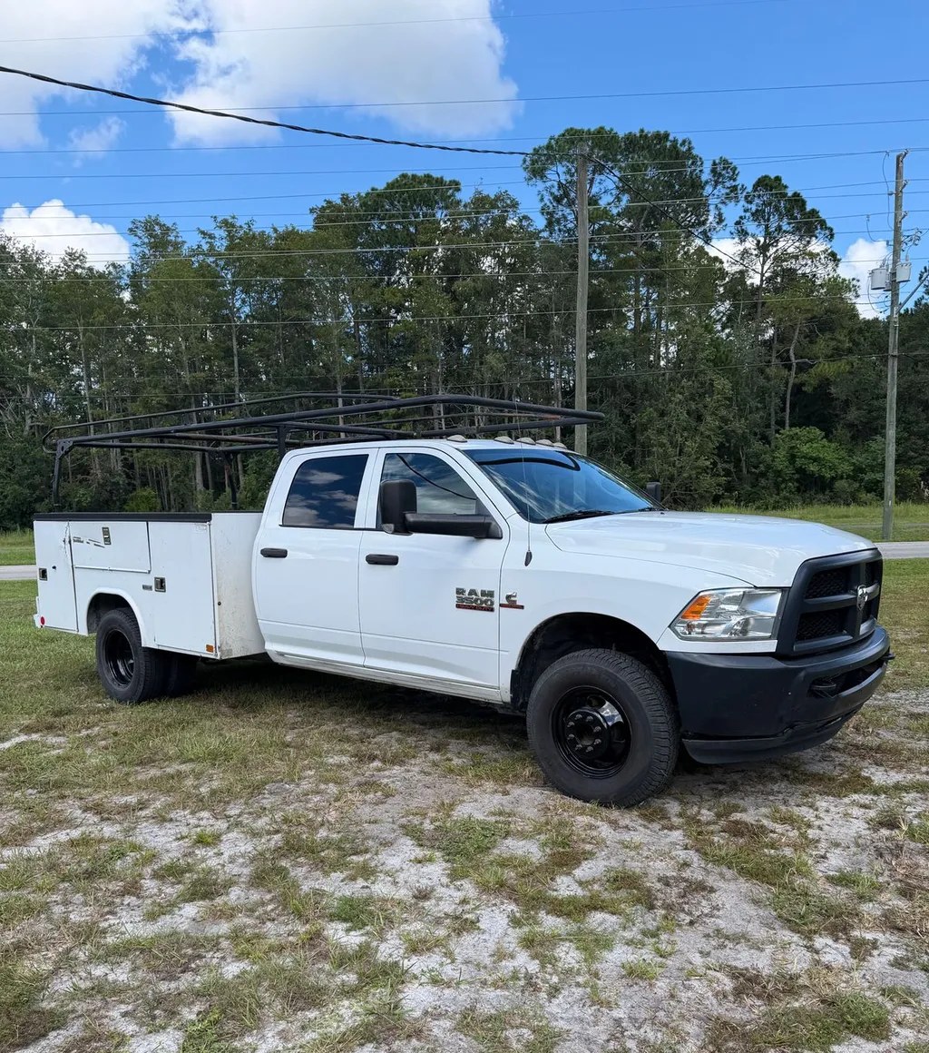 2017 RAM 3500 CAB CHASSIS TRADESMAN CREW CAB DRW - 1