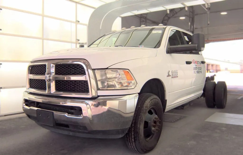 2018 RAM 3500 CAB CHASSIS SLT CREW CAB DRW - 1