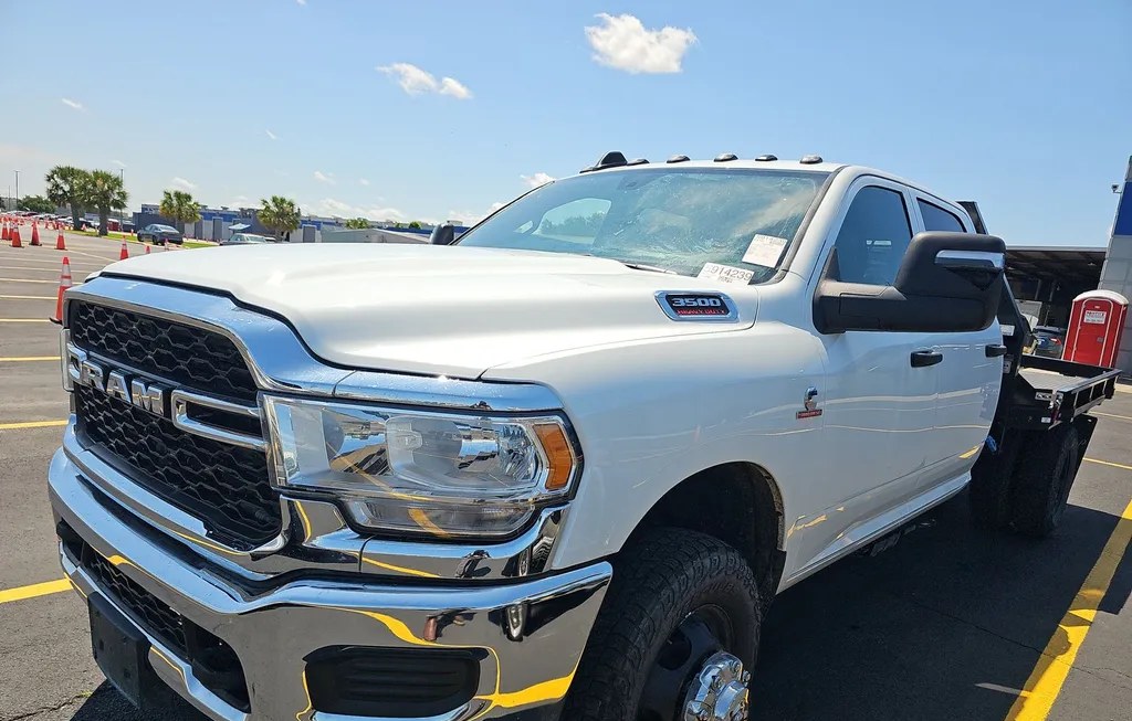 2024 RAM 3500 CAB CHASSIS TRADESMAN CREW CAB DRW - 1