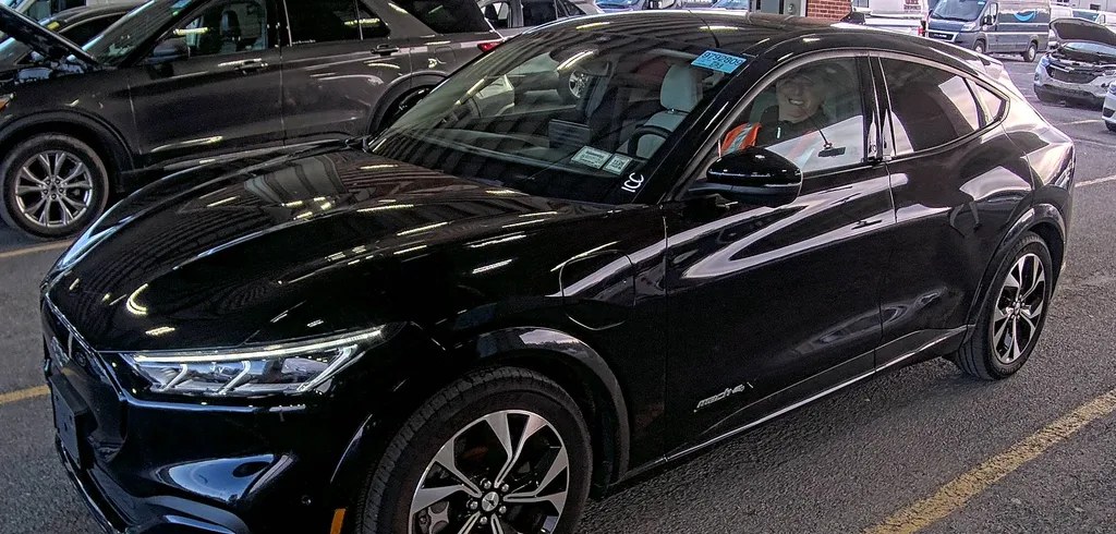2023 FORD MUSTANG MACH-E PREMIUM - 1