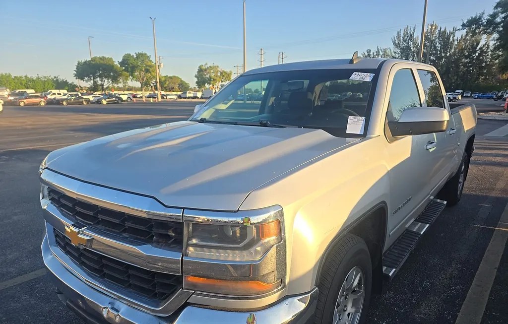 2017 CHEVROLET SILVERADO 1500 LT CREW CAB MEDIUM BED 1LT - 1