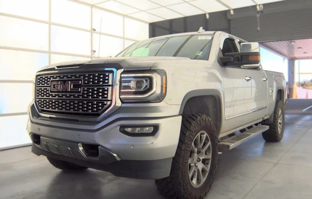 2017 GMC SIERRA 1500 DENALI CREW CAB MEDIUM BED - 1