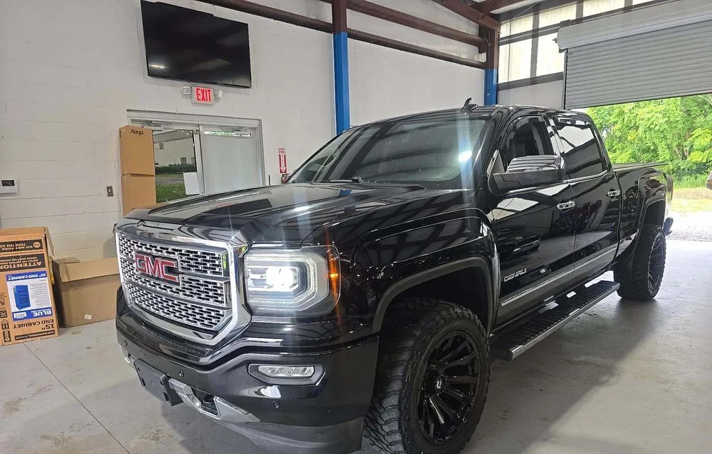 2017 GMC SIERRA 1500 DENALI CREW CAB MEDIUM BED 5SA - 1