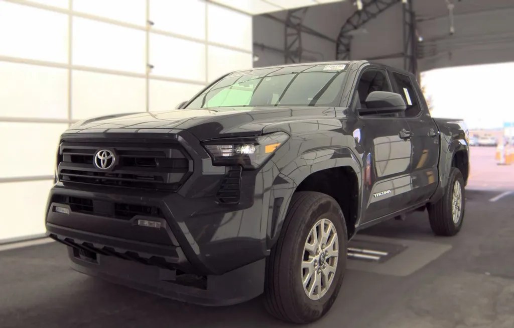 2025 TOYOTA TACOMA SR5 CREW CAB MEDIUM BED - 1