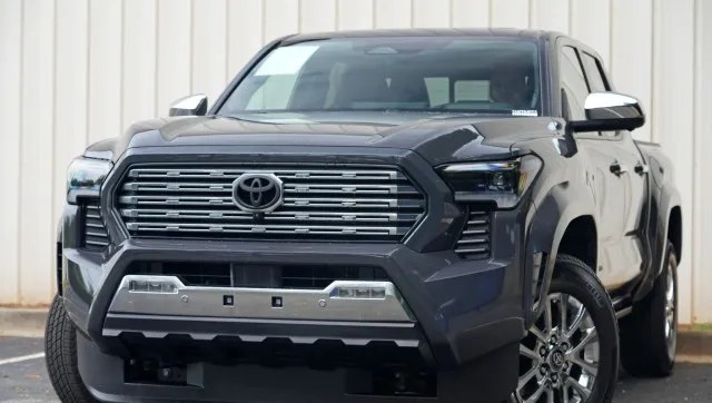 2025 TOYOTA TACOMA LIMITED CREW CAB MEDIUM BED - 1